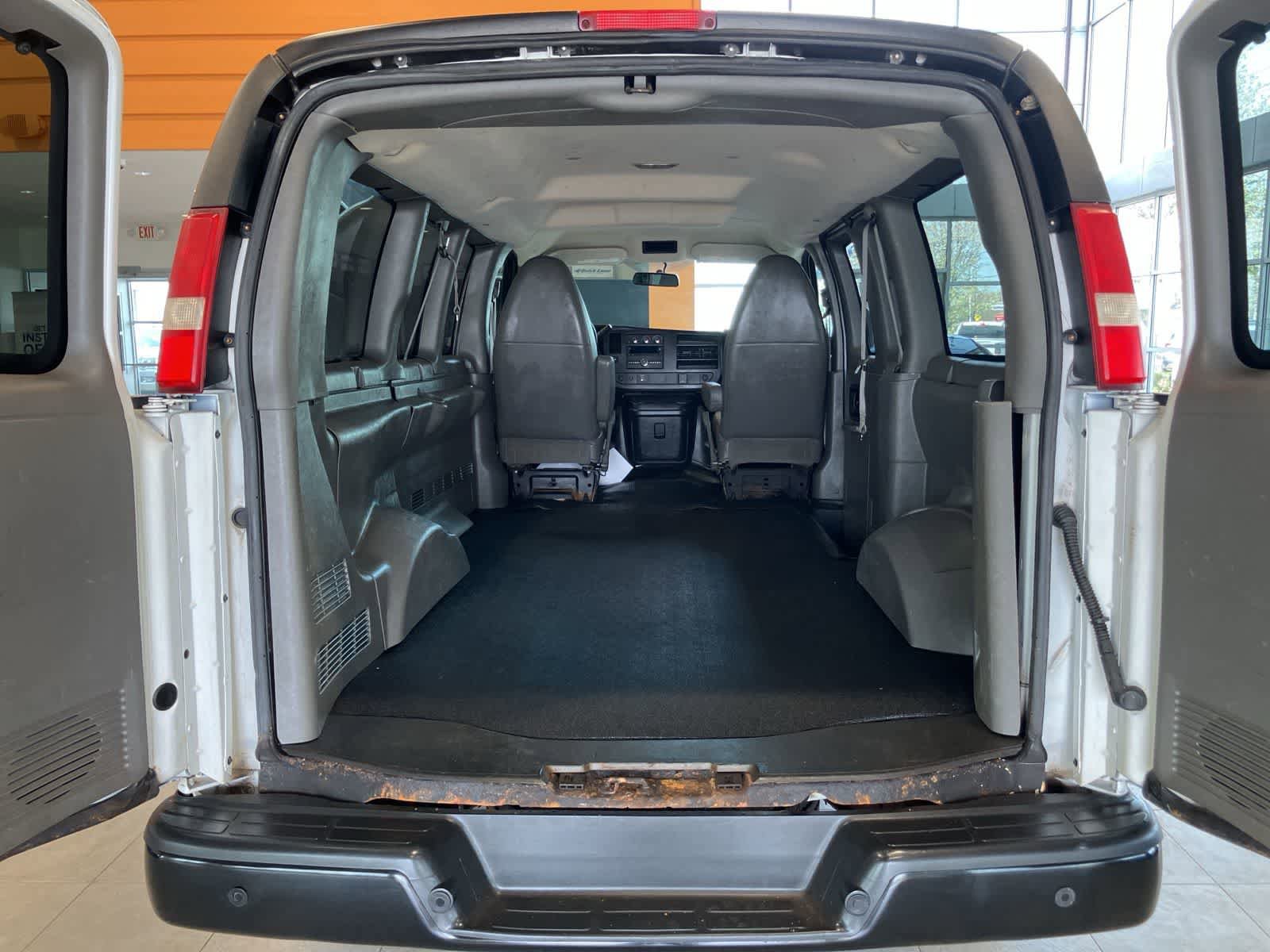 Used 2015 Chevrolet Express 3500 RWD image 22
