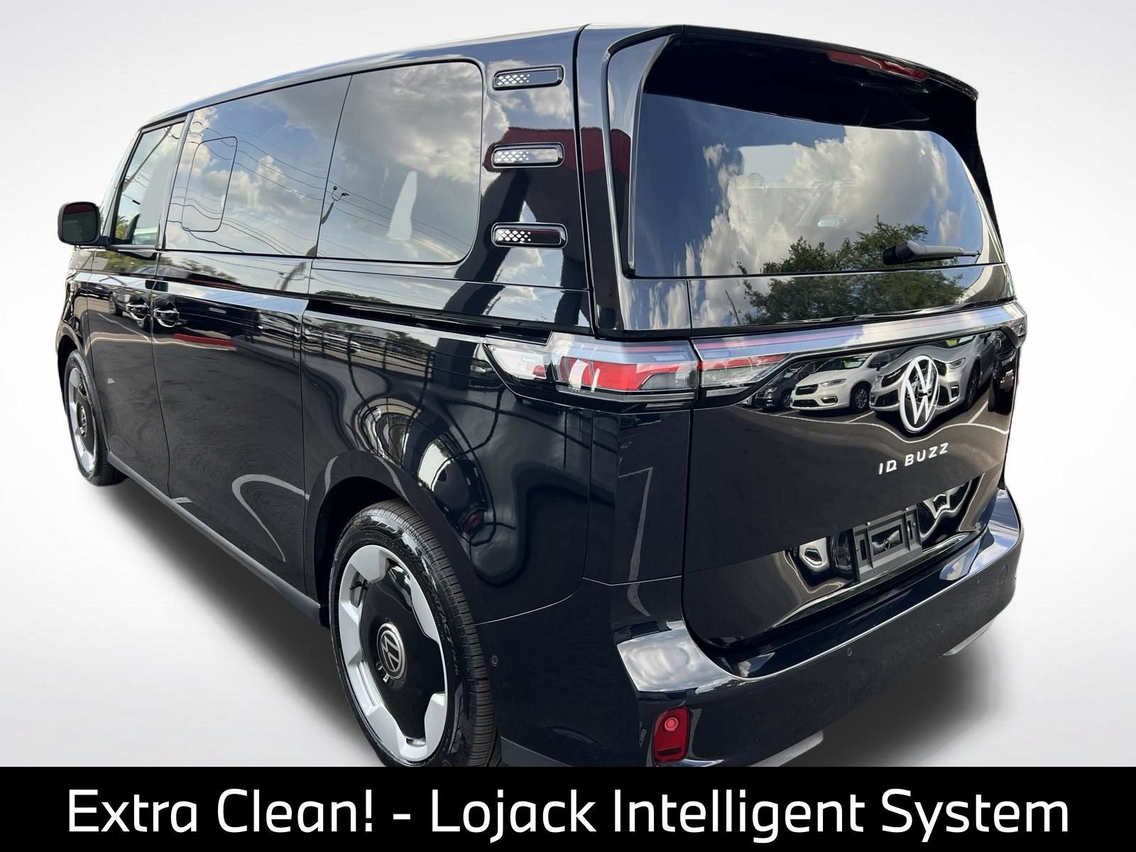 Used 2025 Volkswagen ID. Buzz Pro S RWD image 8