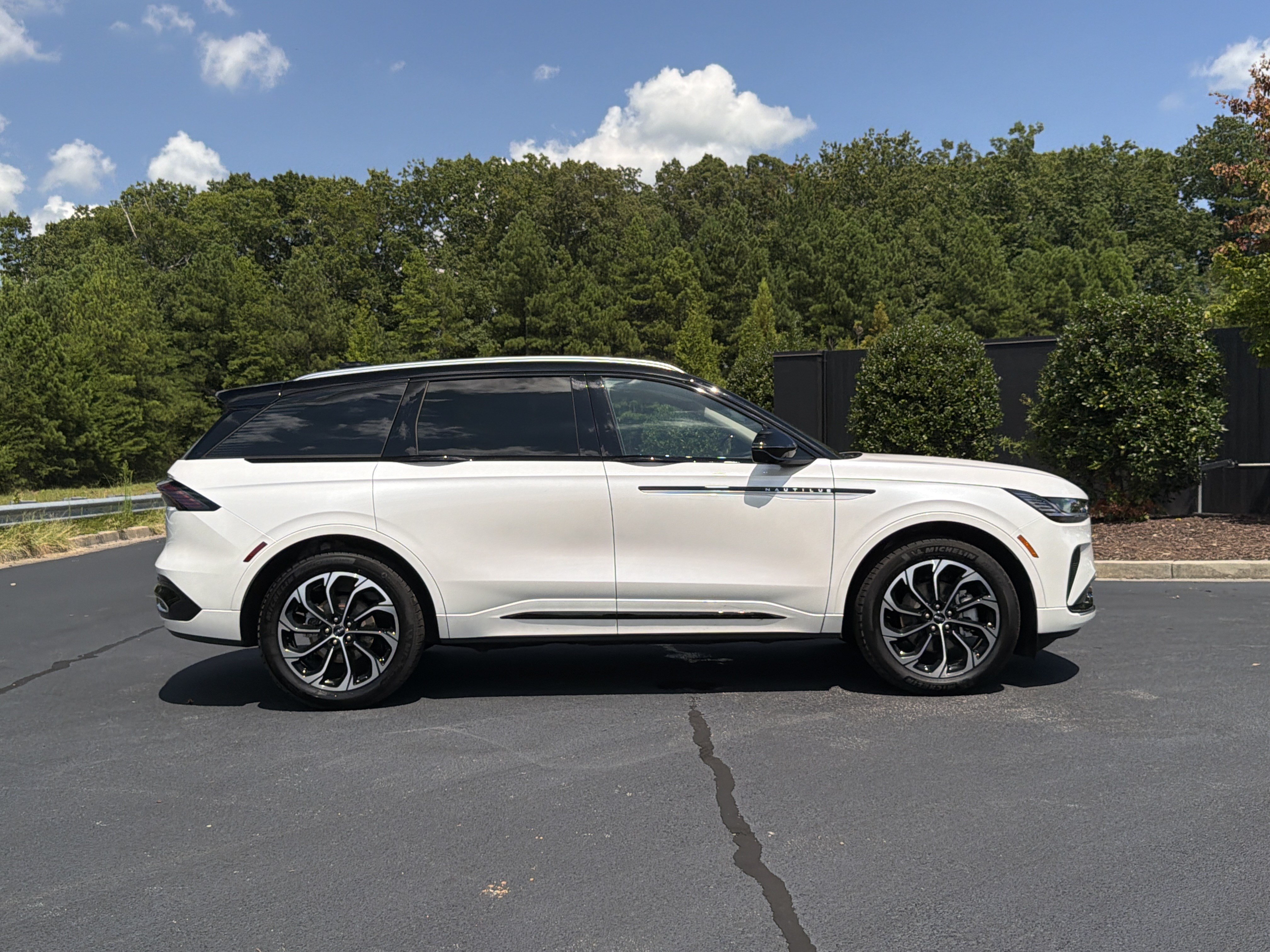Used 2025 Lincoln Nautilus Reserve AWD/4WD image 5