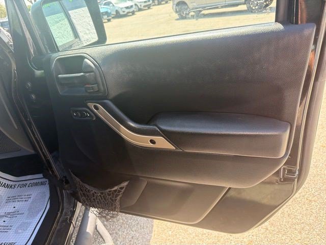 Used 2016 Jeep Wrangler Unlimited Sahara AWD/4WD image 18