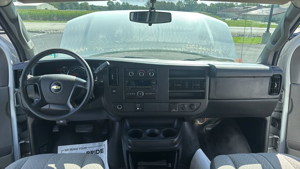 Used 2016 Chevrolet Express 3500 RWD image 18