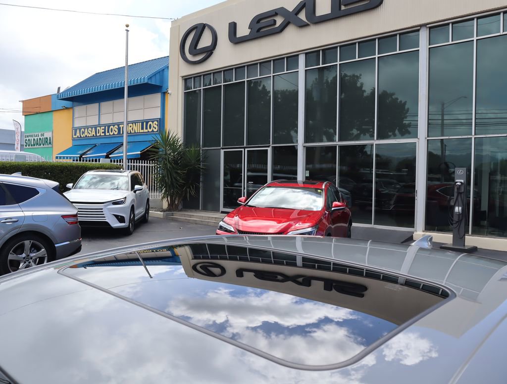 Used 2024 Lexus IS 300 F Sport image 11