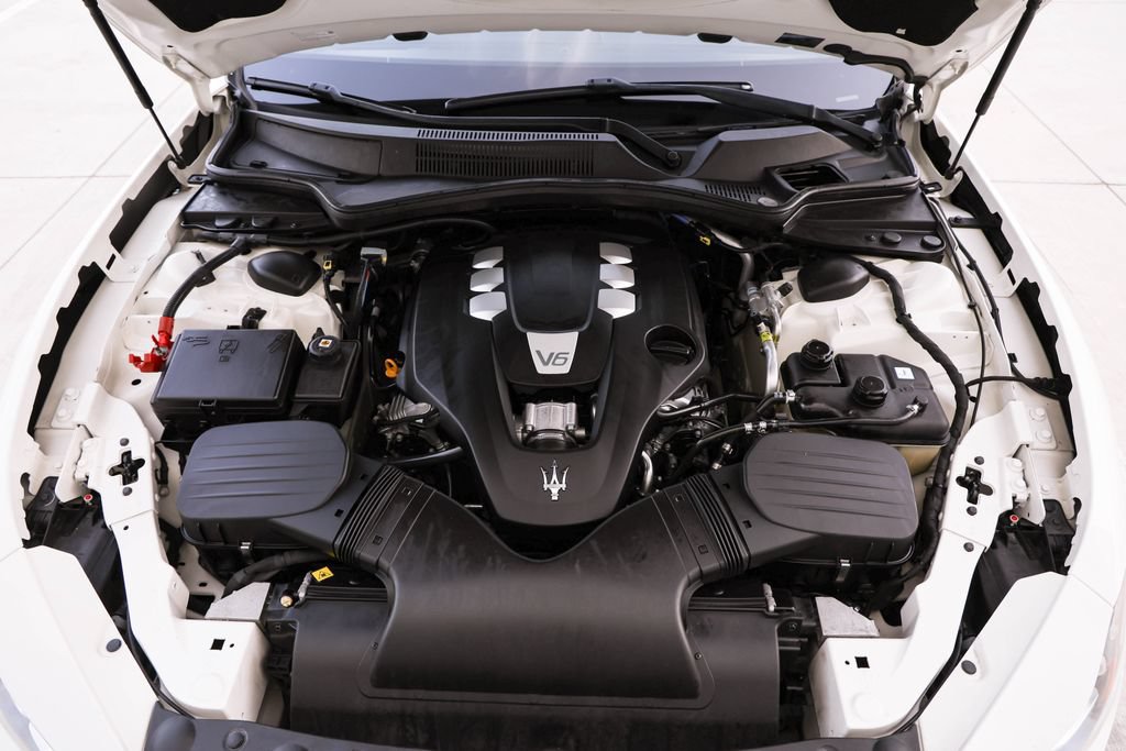 Used 2015 Maserati Ghibli RWD image 21