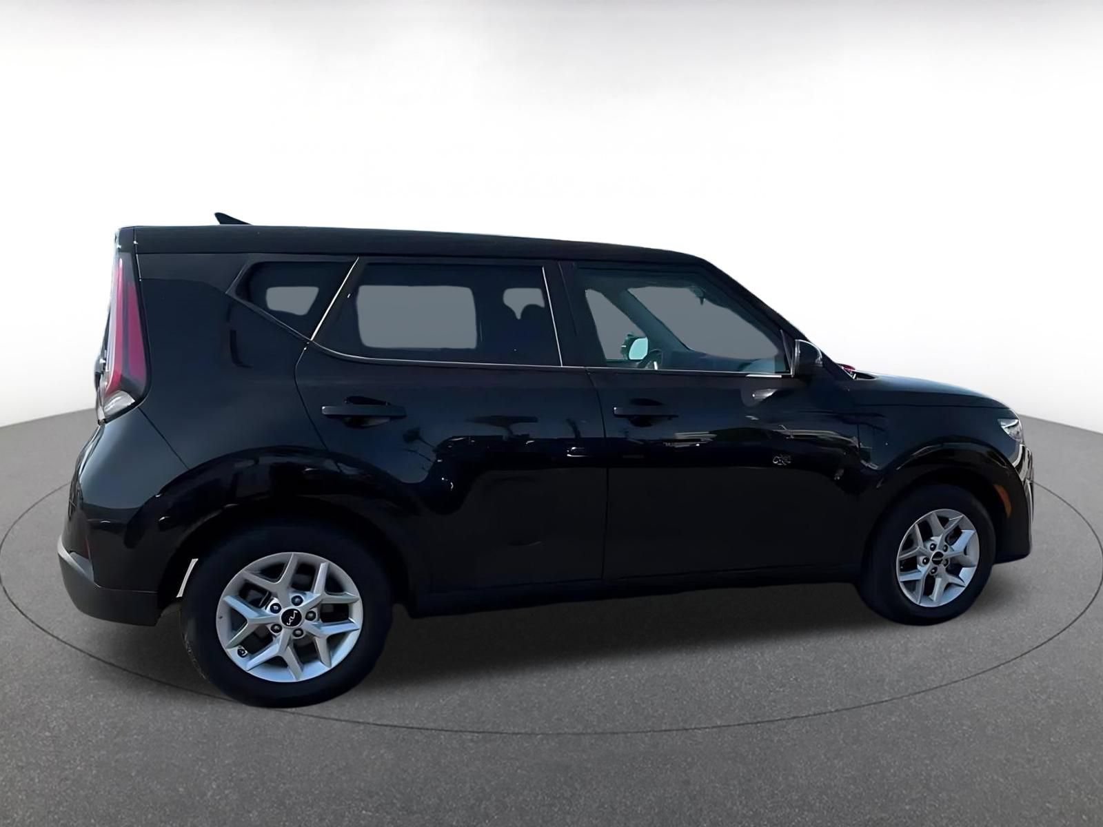 Used 2025 Kia Soul LX w/ LX Technology Package FWD image 15
