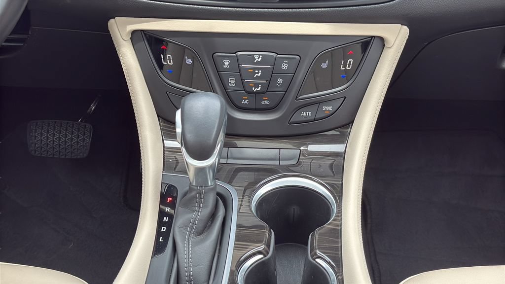 Used 2020 Buick Envision Essence FWD image 17