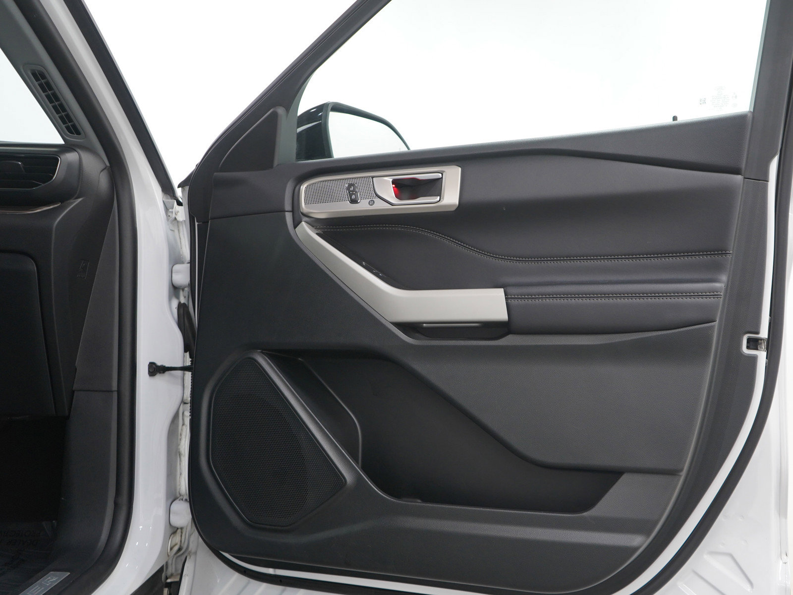 Used 2023 Ford Explorer Limited image 9