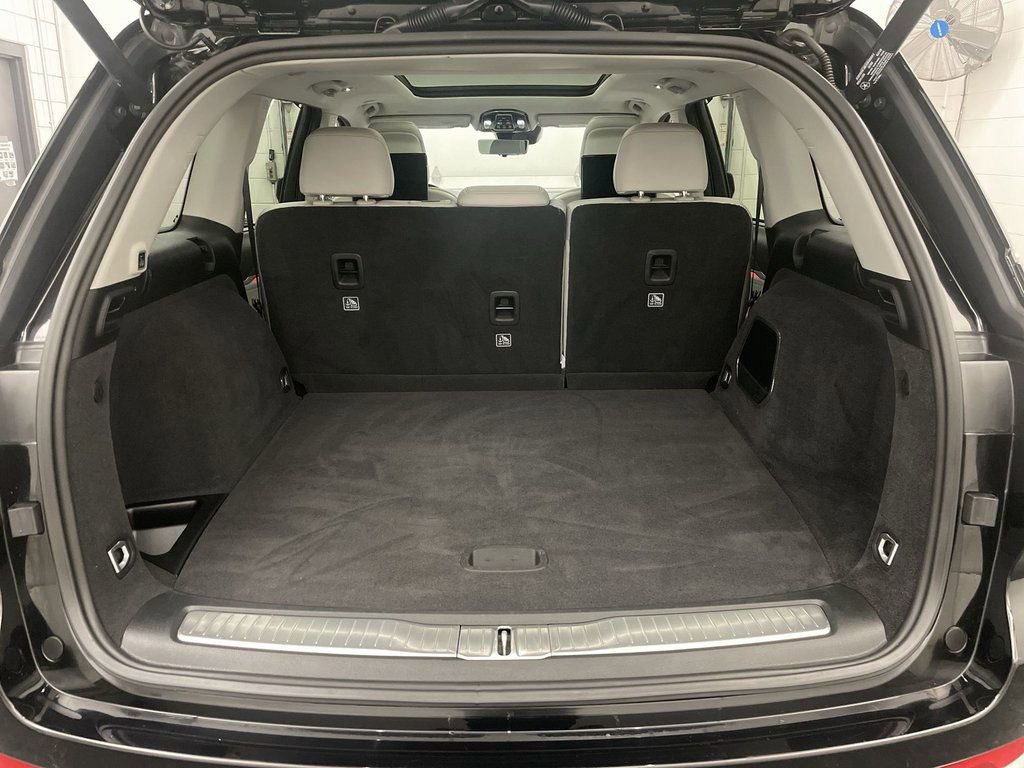 Used 2023 Jeep Grand Cherokee Overland w/ Advanced Protech Group III image 21