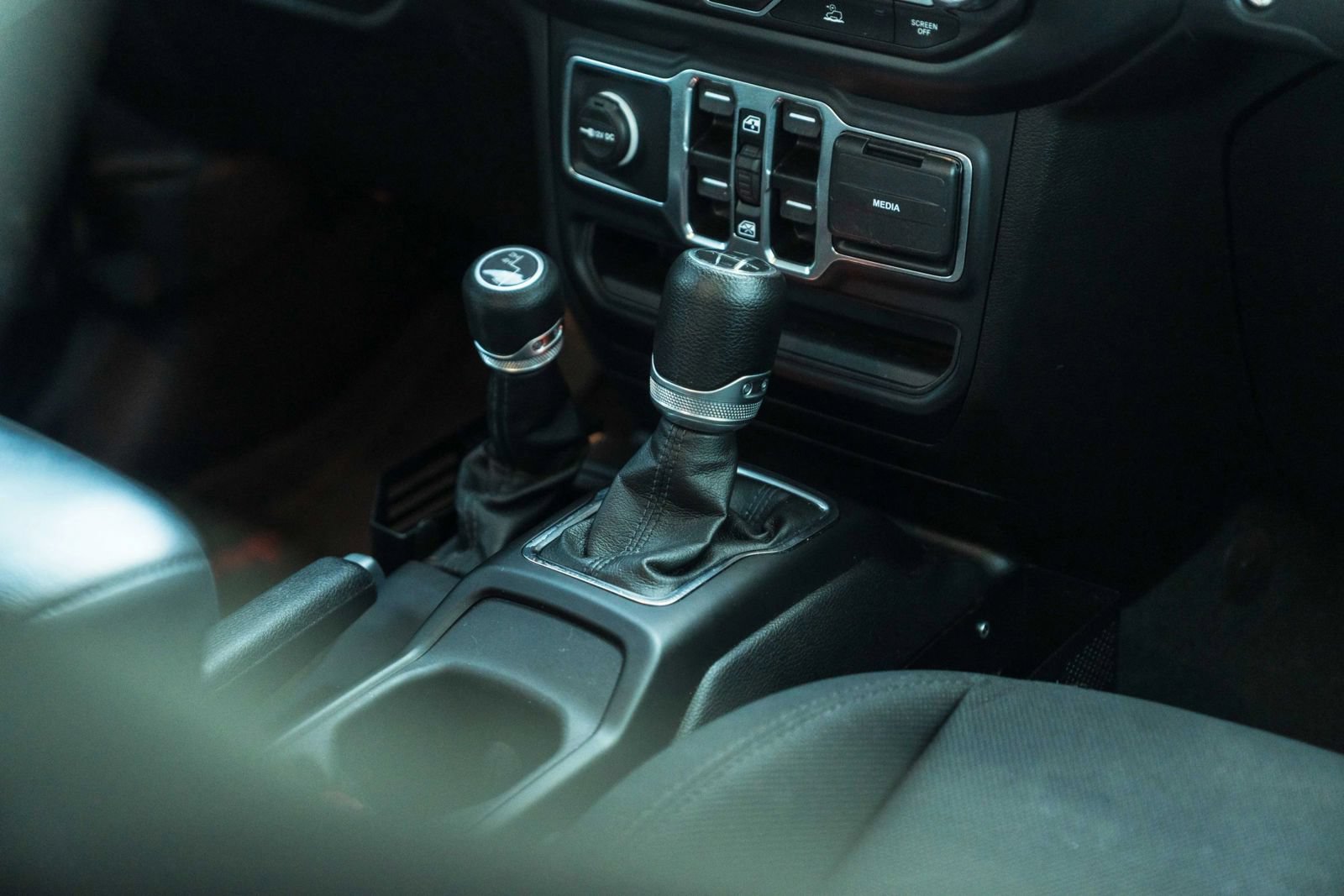 Used 2023 Jeep Gladiator Sport AWD/4WD image 23