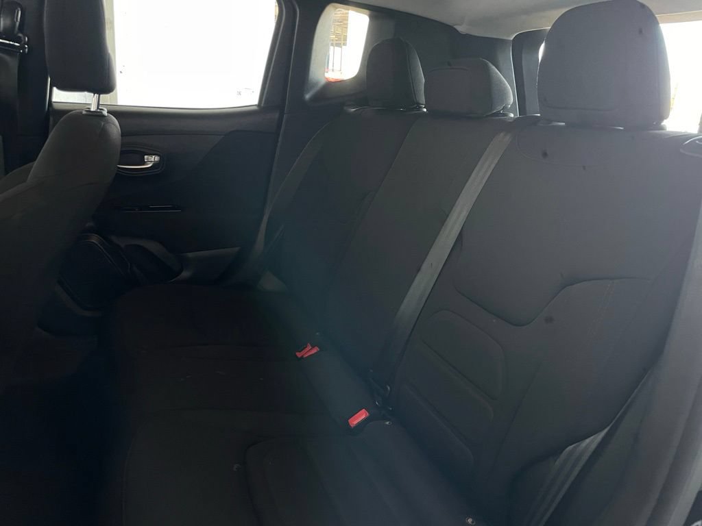 Used 2021 Jeep Renegade Latitude AWD/4WD image 19