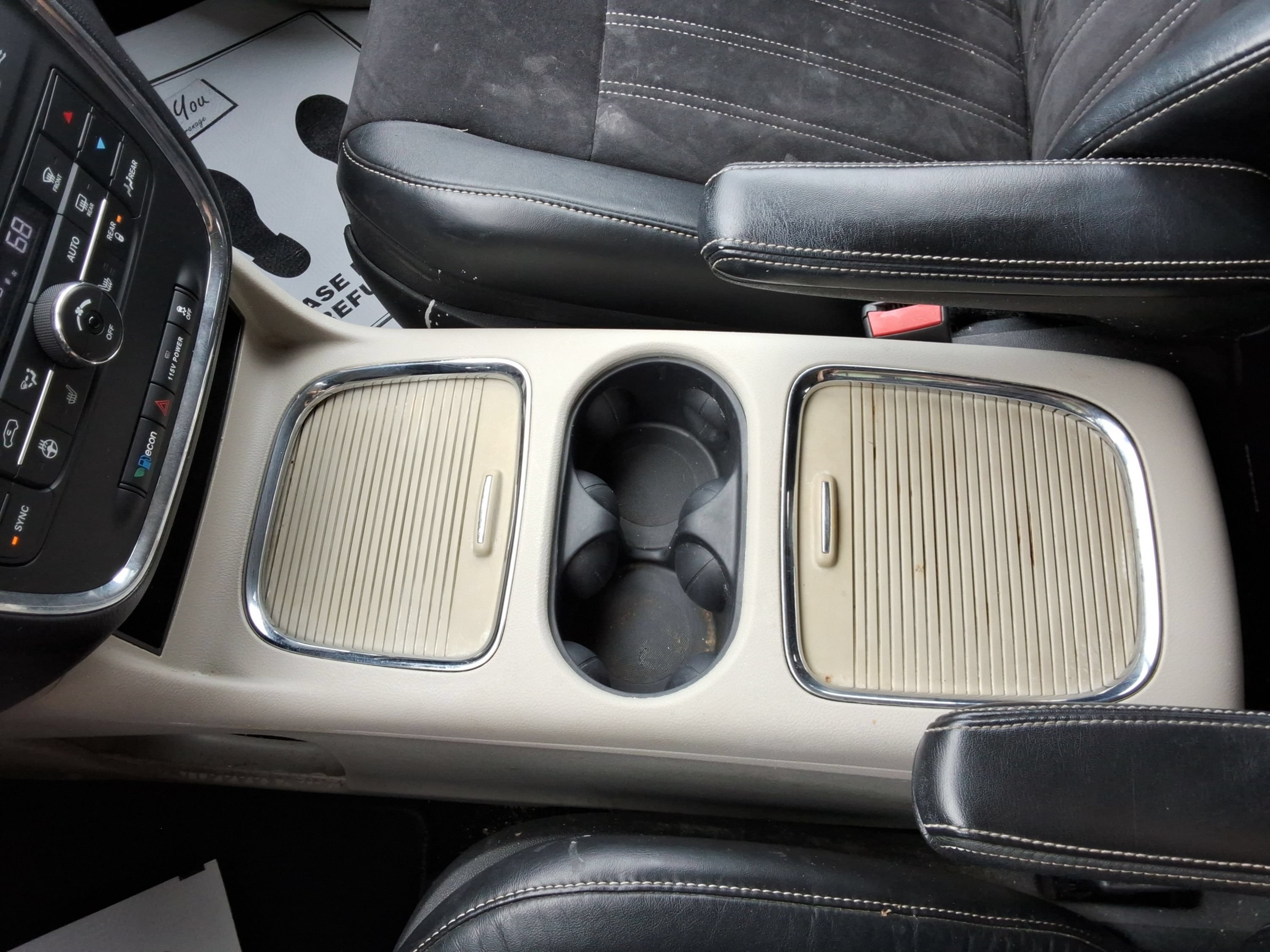 Used 2014 Chrysler Town & Country Touring-L FWD image 18
