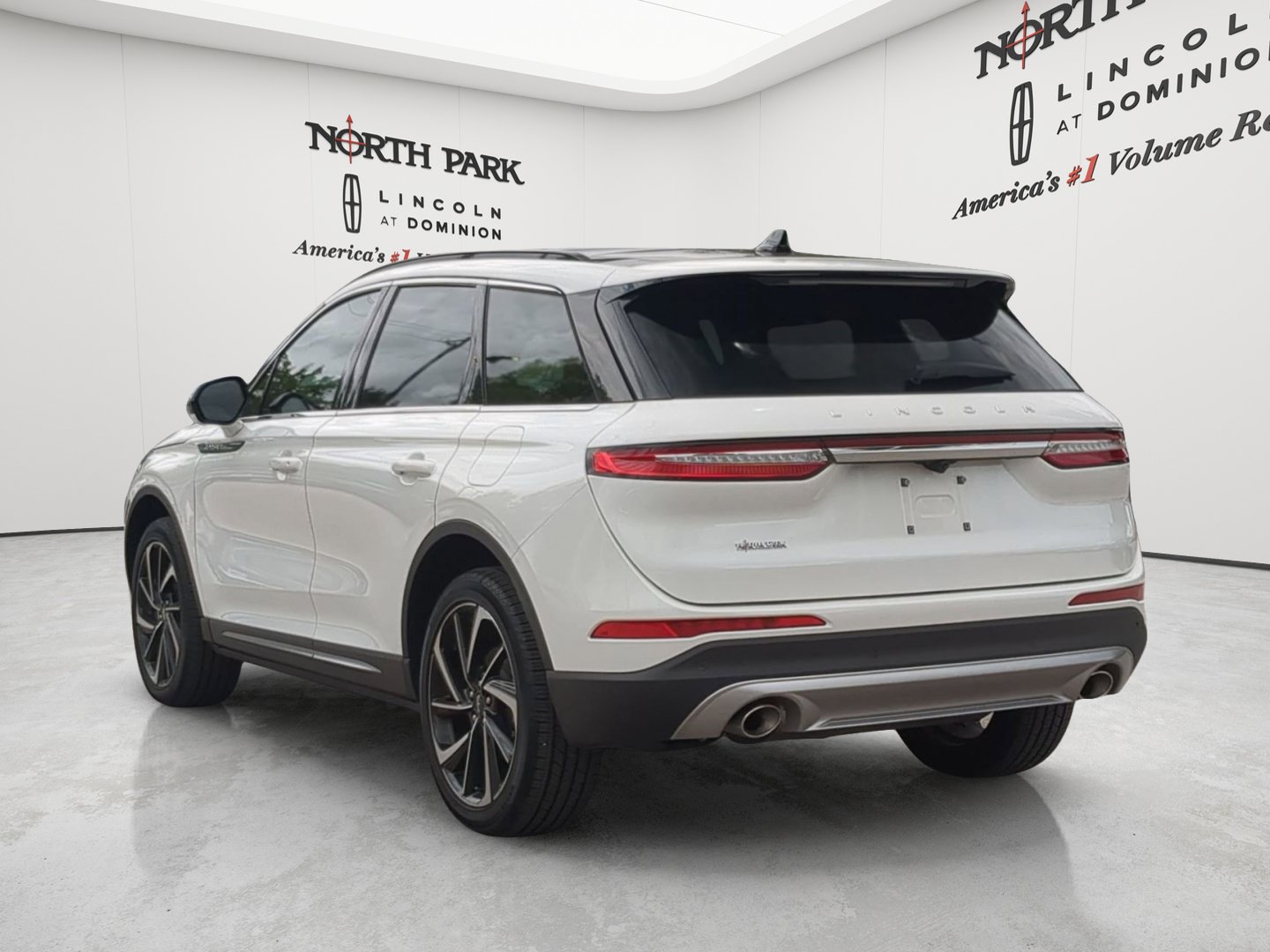New 2026 Lincoln Corsair Reserve FWD image 5