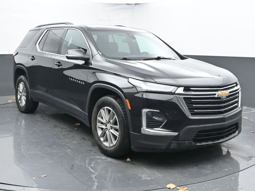 Used 2023 Chevrolet Traverse LT image 3