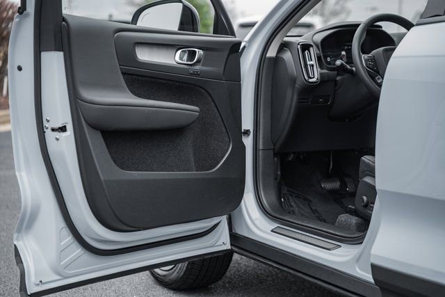 New 2026 Volvo XC40 B5 Plus w/ Protection Package Premier image 39