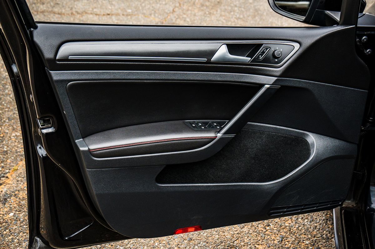 Used 2018 Volkswagen GTI SE FWD image 21