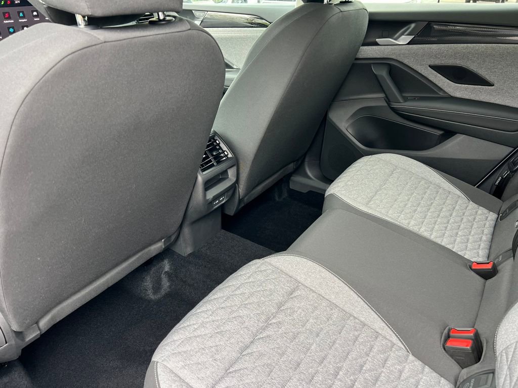 Used 2025 Volkswagen Tiguan S AWD/4WD image 31
