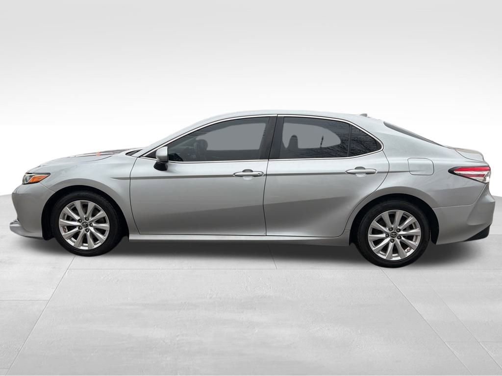 Used 2019 Toyota Camry LE image 2
