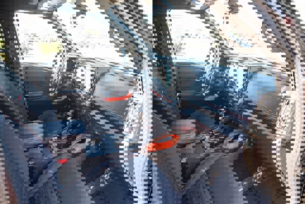 Used 2025 Nissan Frontier Pro-X image 16