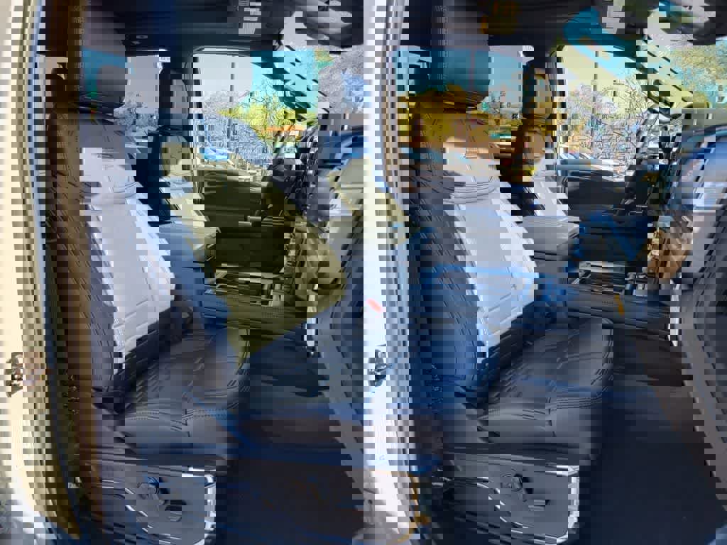 New 2026 Ford F350 Platinum w/ Tremor Off-Road Package image 16