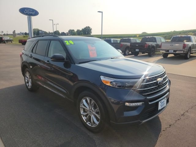 Used 2024 Ford Explorer XLT w/ Equipment Group 202A AWD/4WD image 7