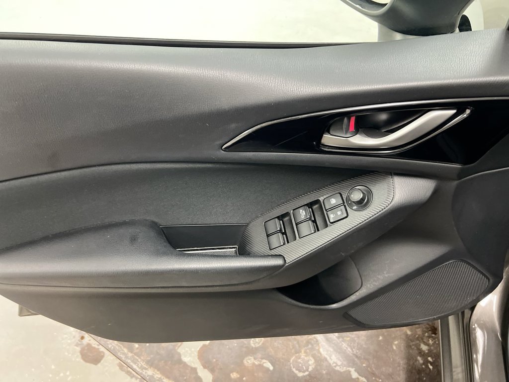 Used 2014 MAZDA MAZDA3 i Touring FWD image 19