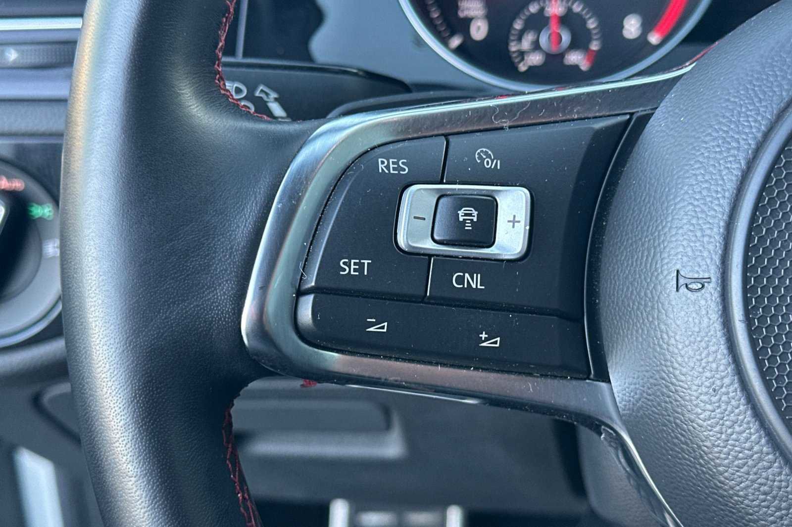 Used 2018 Volkswagen GTI Autobahn image 31