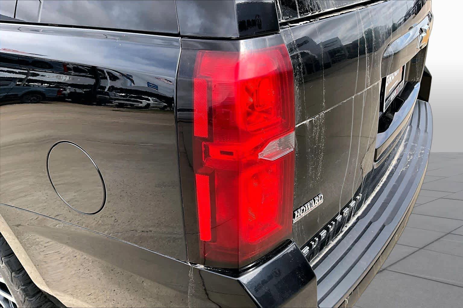 Used 2017 Chevrolet Suburban LT RWD image 27