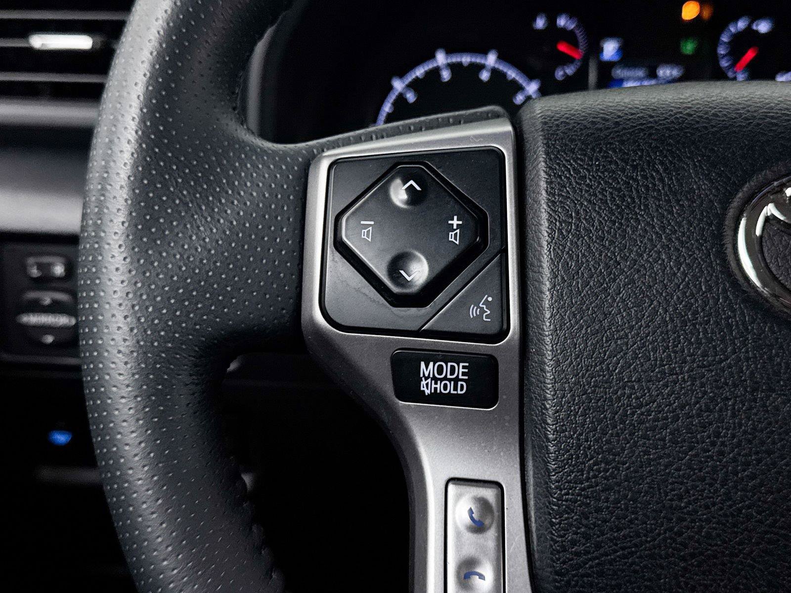 Used 2020 Toyota 4Runner SR5 AWD/4WD image 29