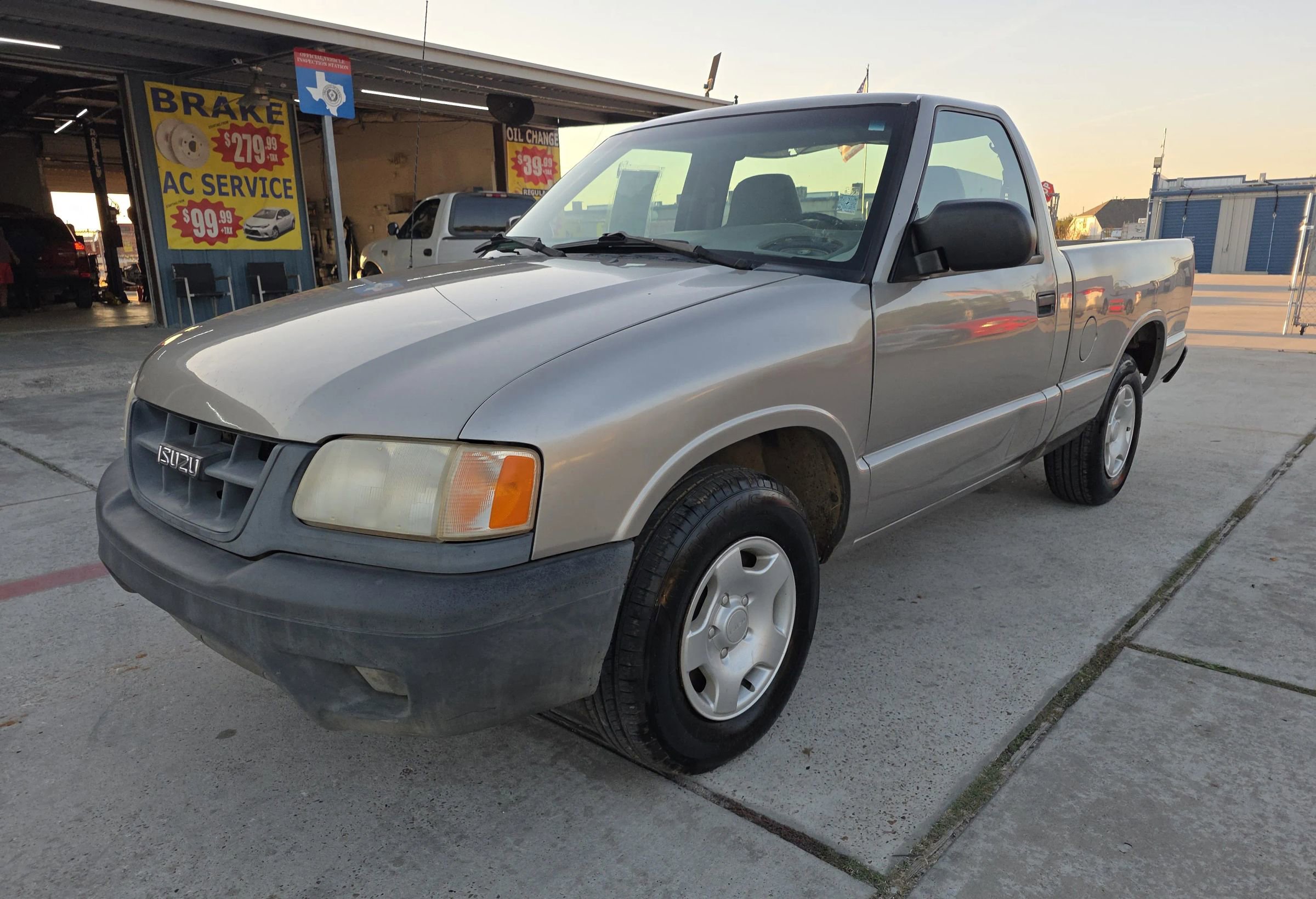 Used 2000 Isuzu Hombre S image 3