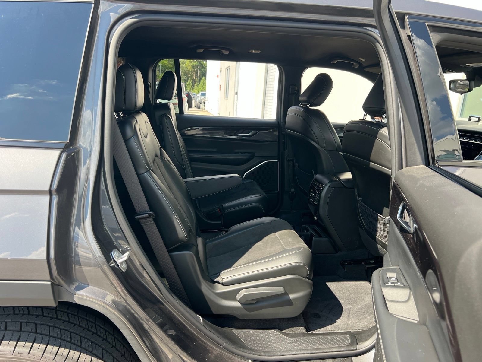 Used 2021 Jeep Grand Cherokee L Laredo RWD image 39