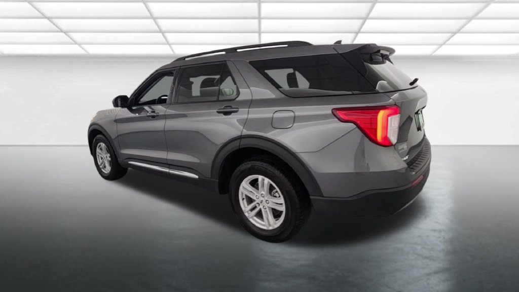 Used 2024 Ford Explorer XLT w/ Equipment Group 202A AWD/4WD image 7