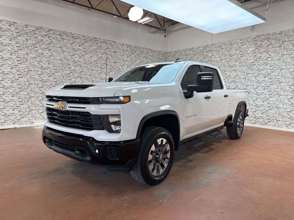 Used 2024 Chevrolet Silverado 2500 Custom w/ Custom Value Package image 3