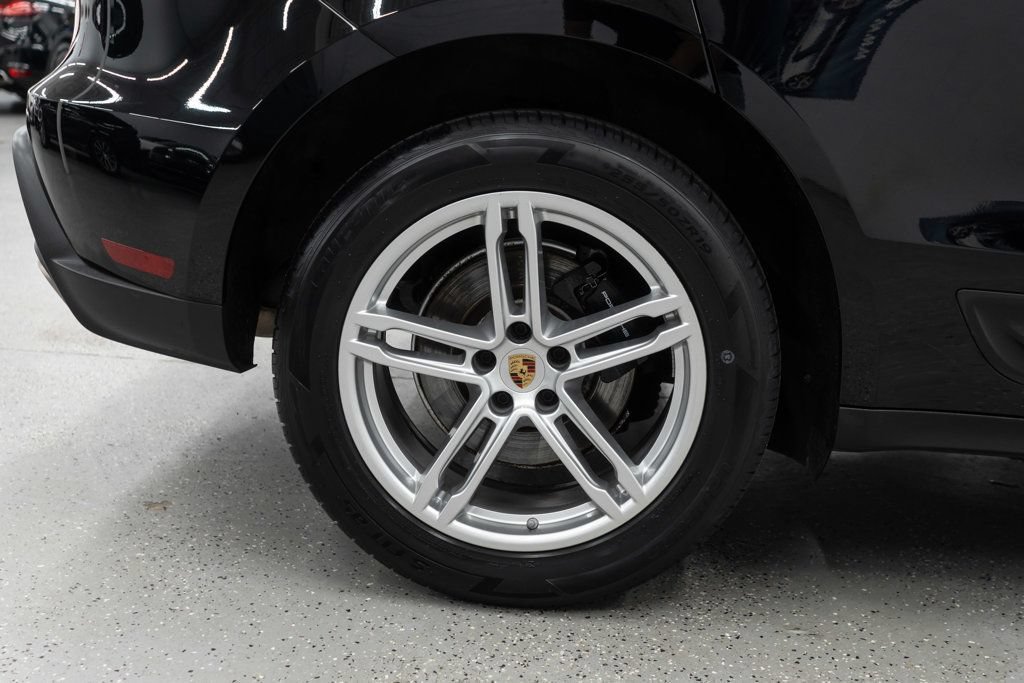 Used 2024 Porsche Macan AWD/4WD image 35