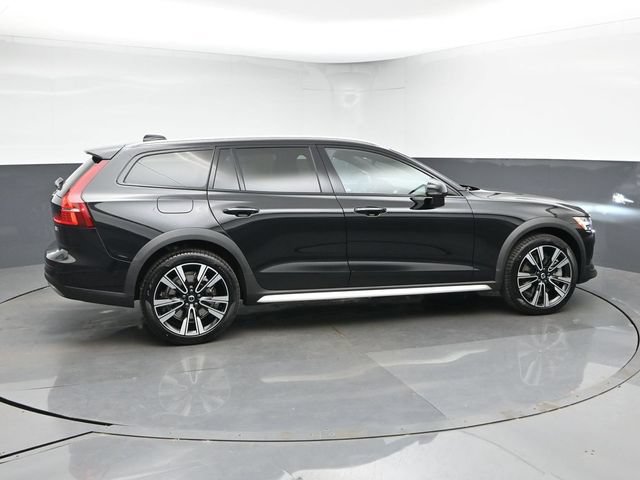 New 2026 Volvo V60 B5 Cross Country Ultra w/ Climate Package AWD/4WD image 9