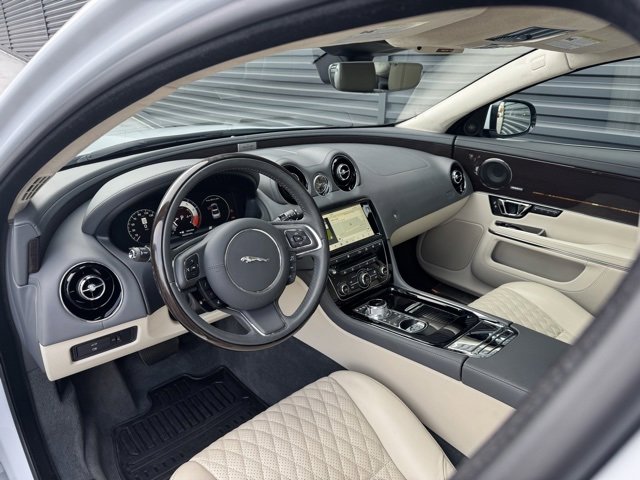 Used 2019 Jaguar XJ L Supercharged image 4