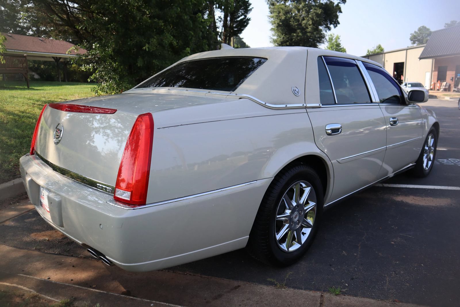 Used 2011 Cadillac DTS Luxury FWD image 6