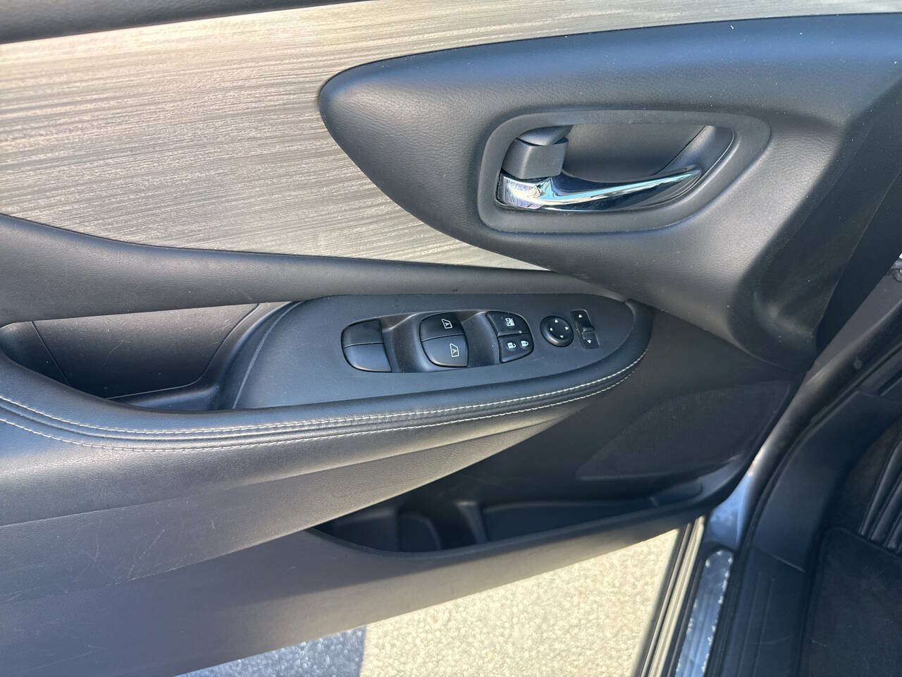 Used 2017 Nissan Murano SV AWD/4WD image 14