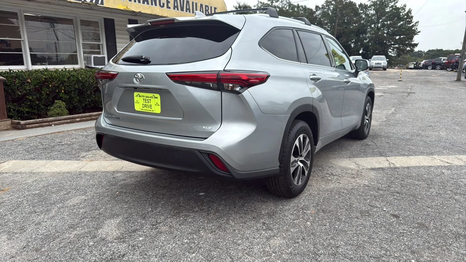 Used 2021 Toyota Highlander XLE FWD image 8