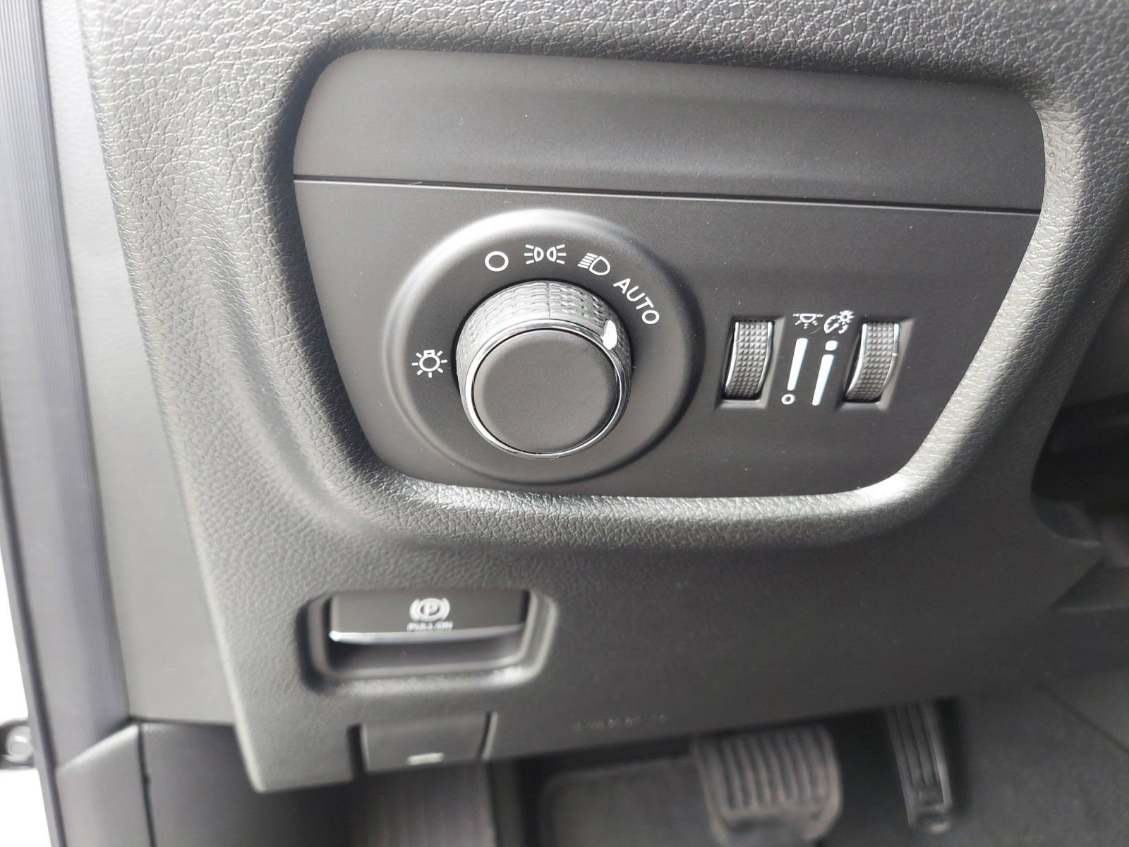 Certified 2026 Jeep Grand Cherokee Laredo AWD/4WD image 25