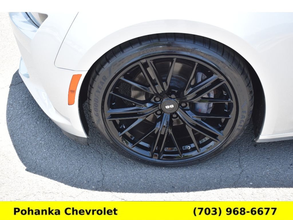 Used 2018 Chevrolet Camaro SS RWD image 30