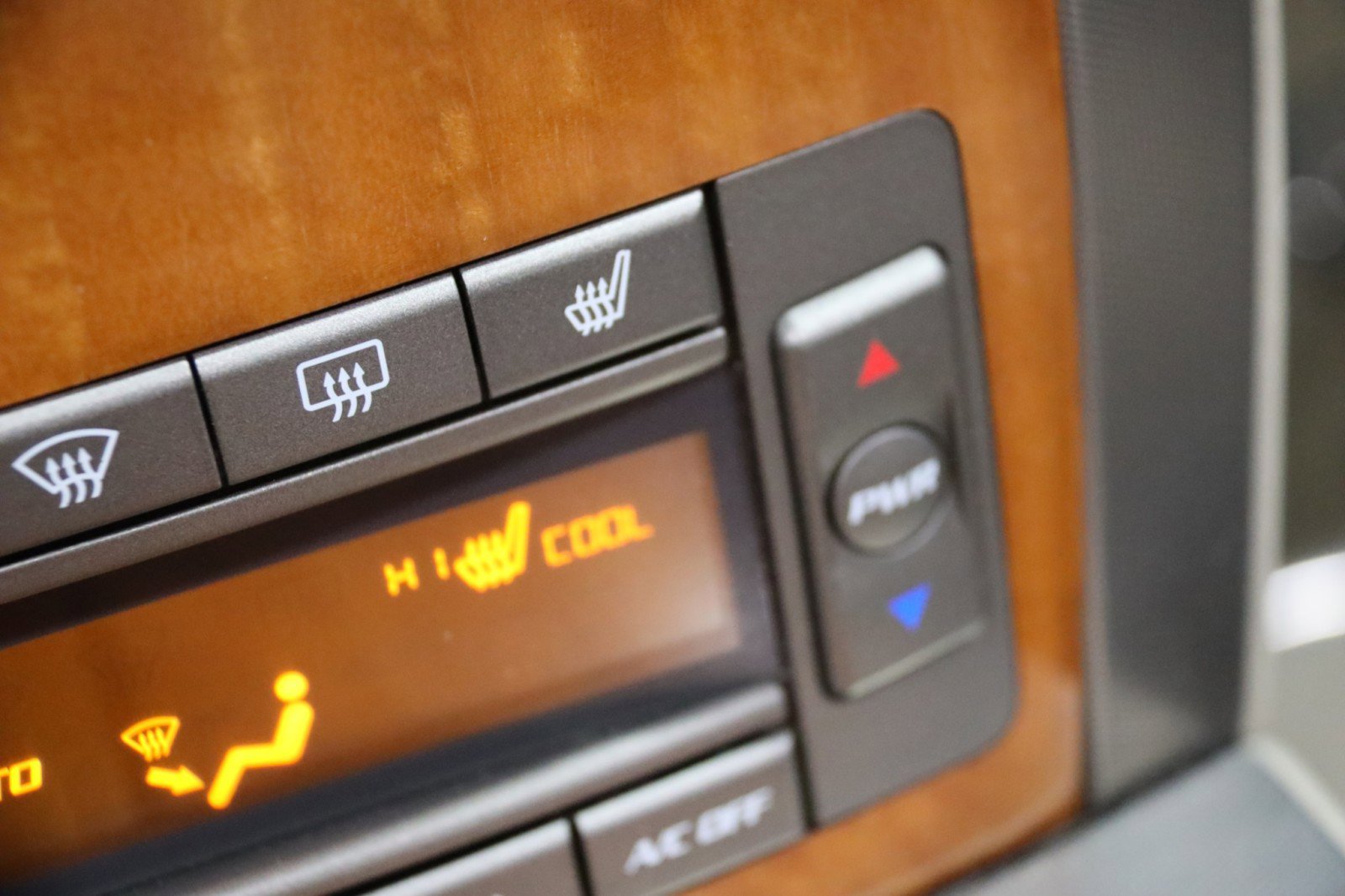 Used 2006 Cadillac XLR 2dr Convertible image 62