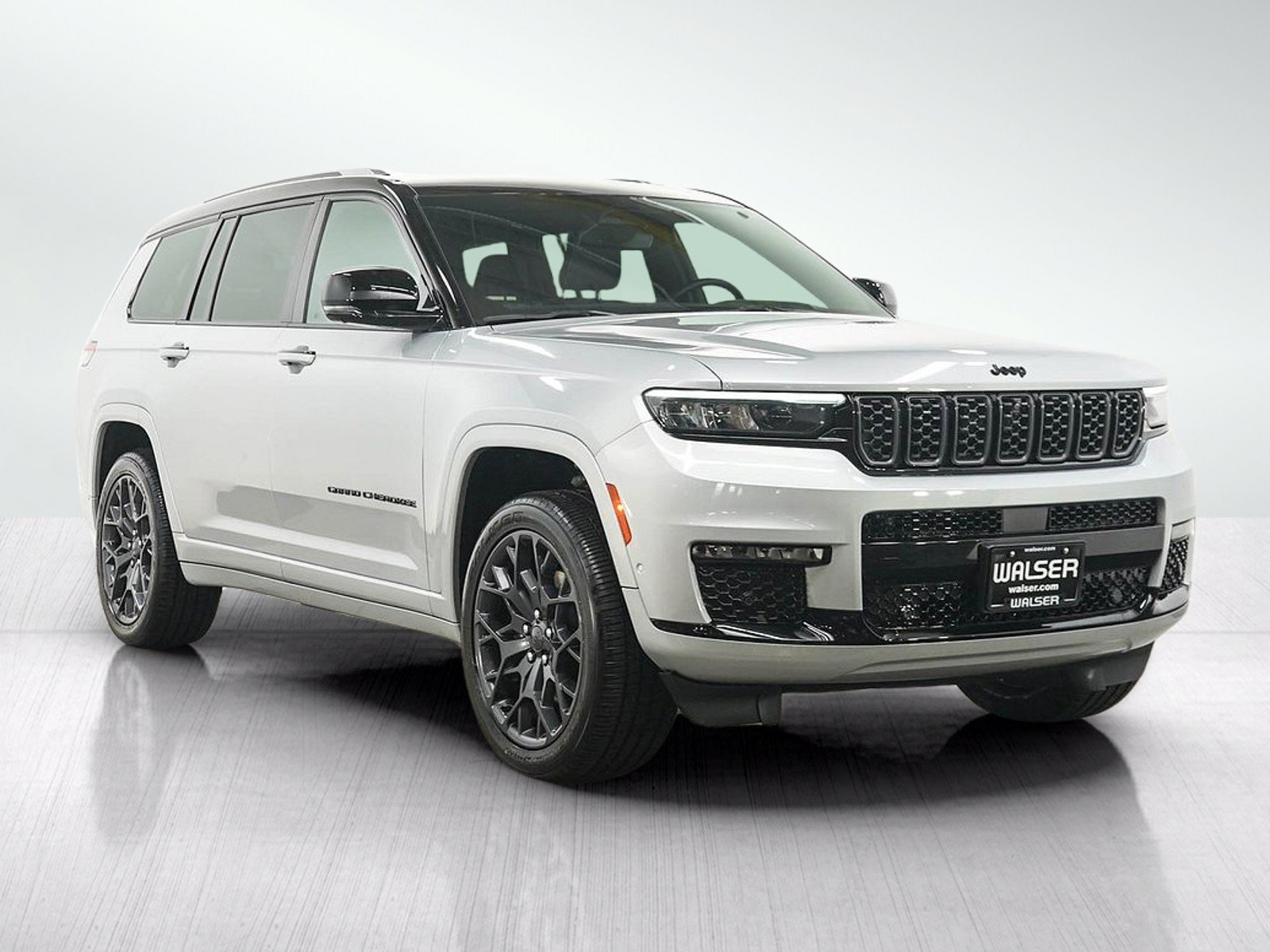 Used 2023 Jeep Grand Cherokee L Summit AWD/4WD image 7