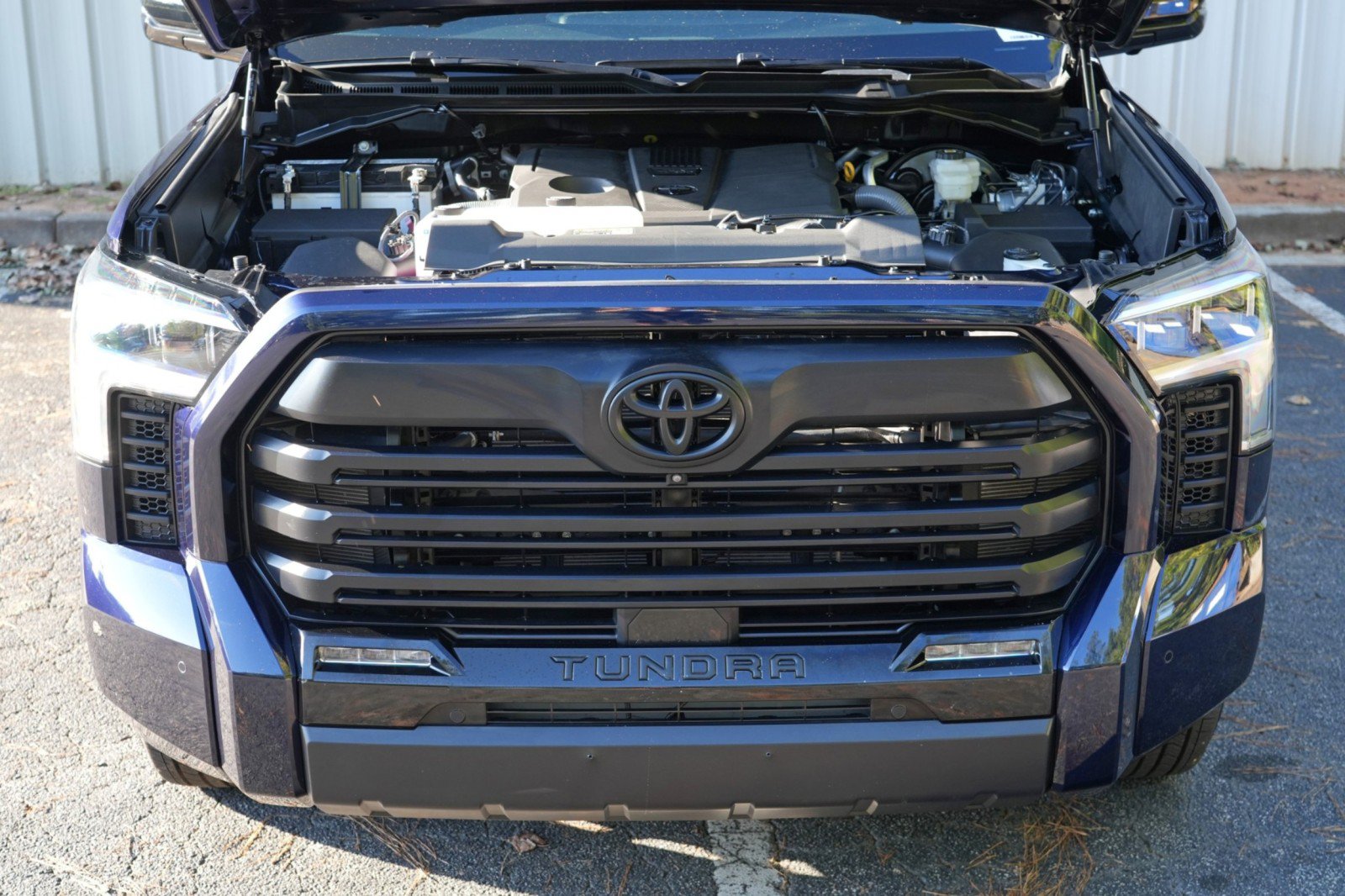 Used 2025 Toyota Tundra Limited AWD/4WD image 8