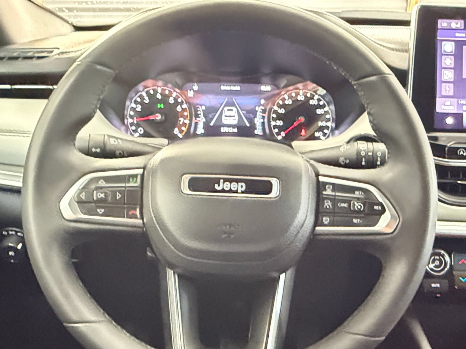 Used 2025 Jeep Compass Limited AWD/4WD image 28