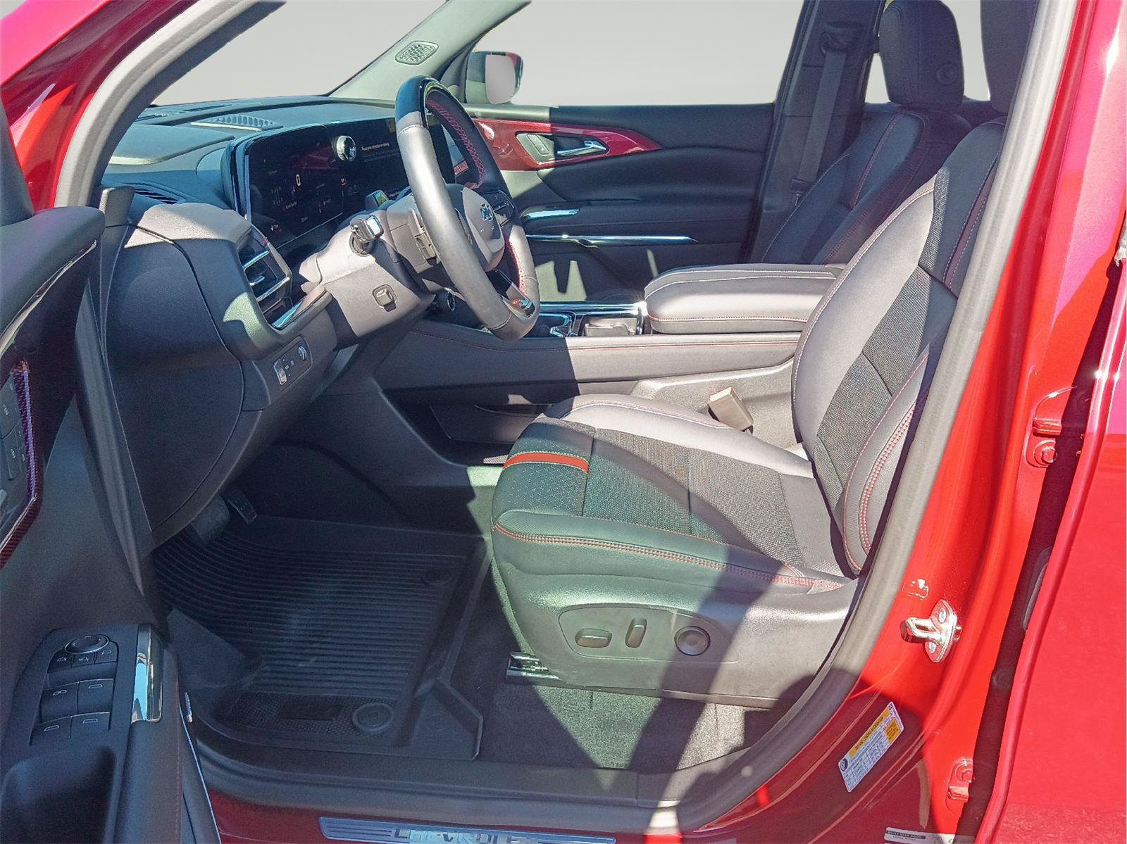 Used 2026 Chevrolet Traverse RS FWD image 30