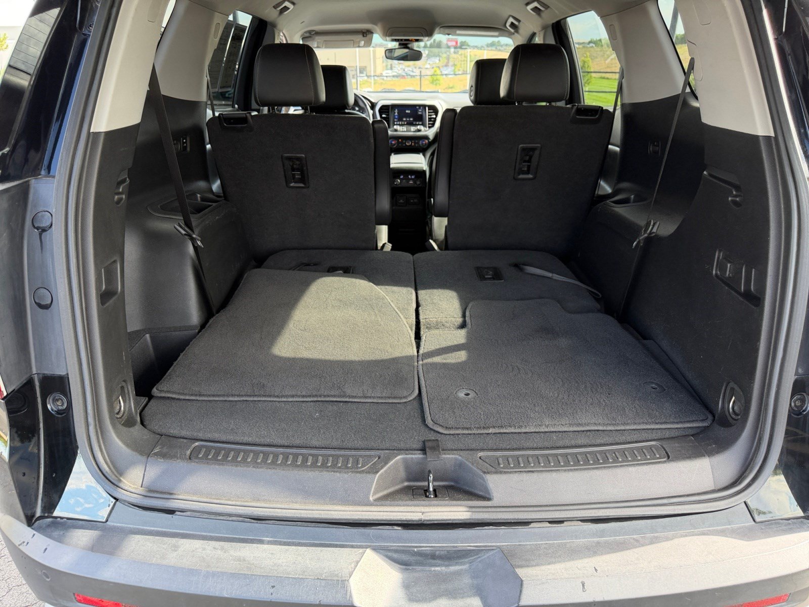 Used 2023 GMC Acadia SLT AWD/4WD image 32