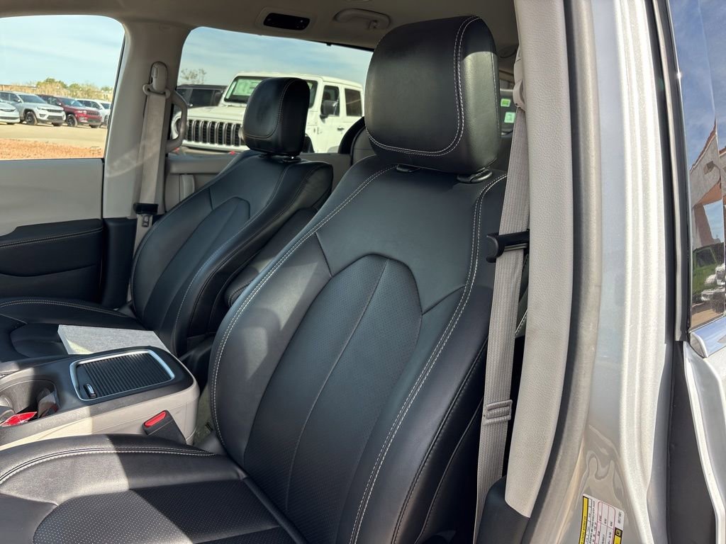 Used 2024 Chrysler Pacifica Touring-L FWD image 14