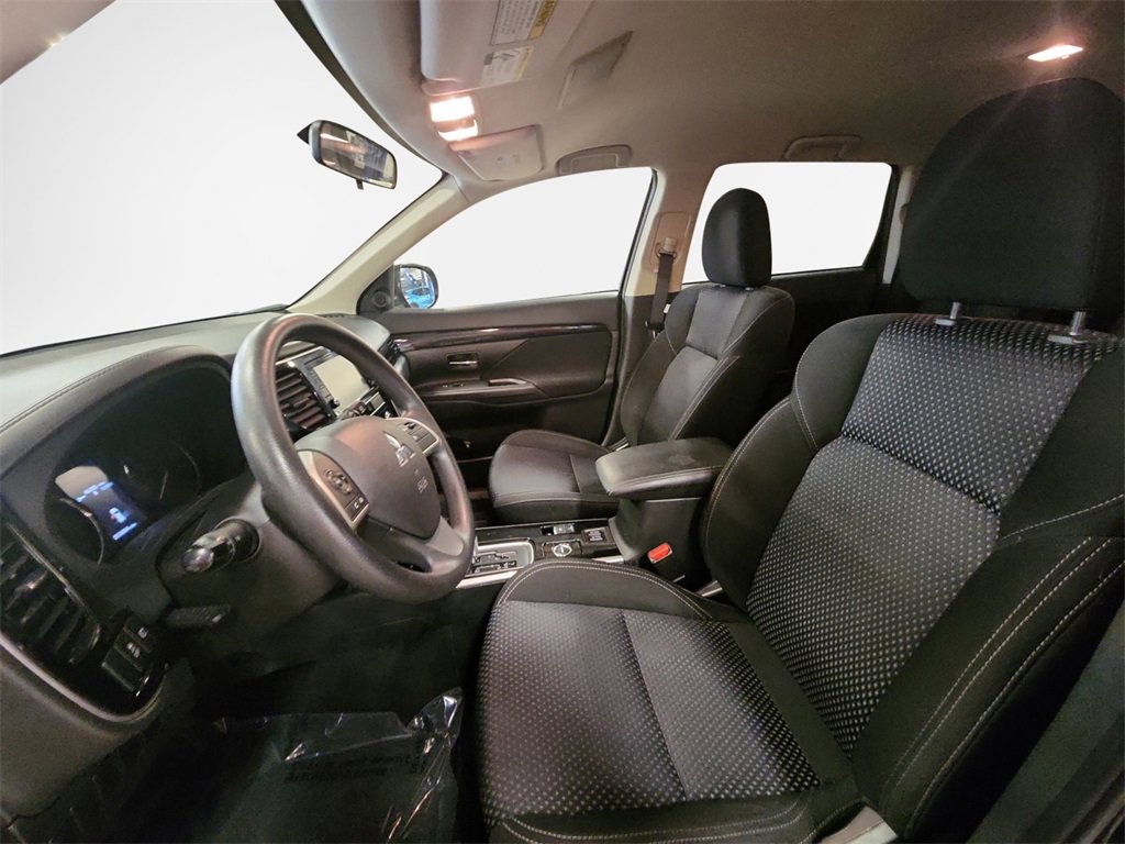 Used 2019 Mitsubishi Outlander ES image 12