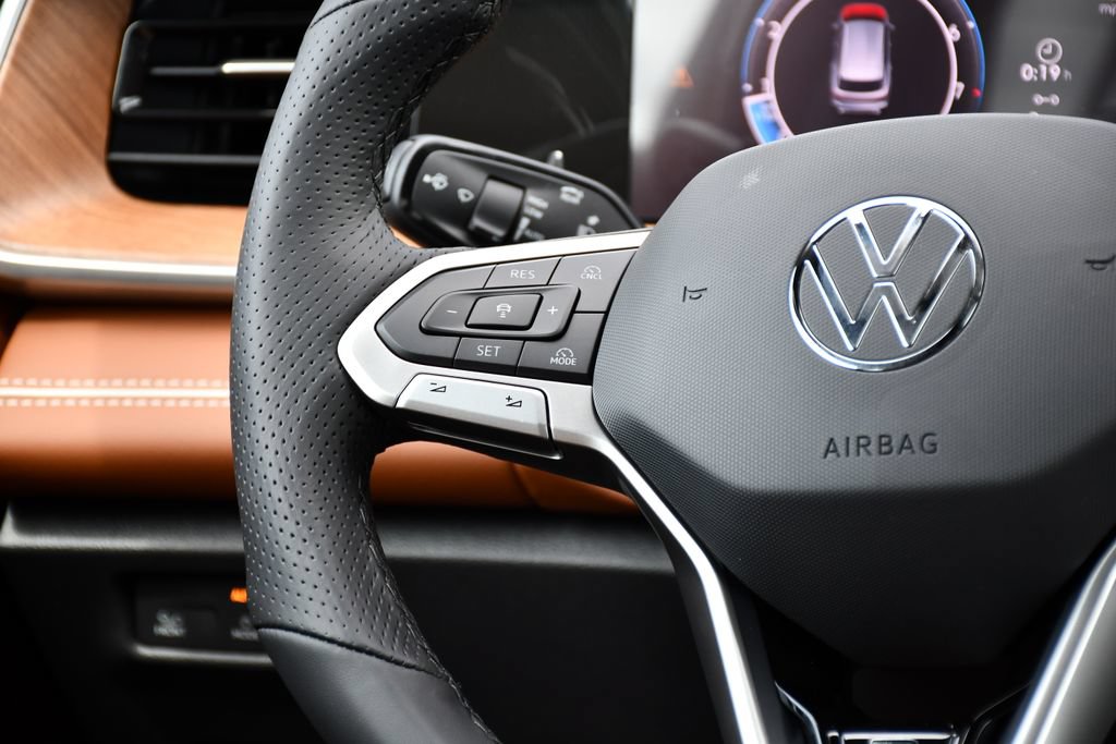 New 2026 Volkswagen Tiguan SEL R-Line AWD/4WD image 26