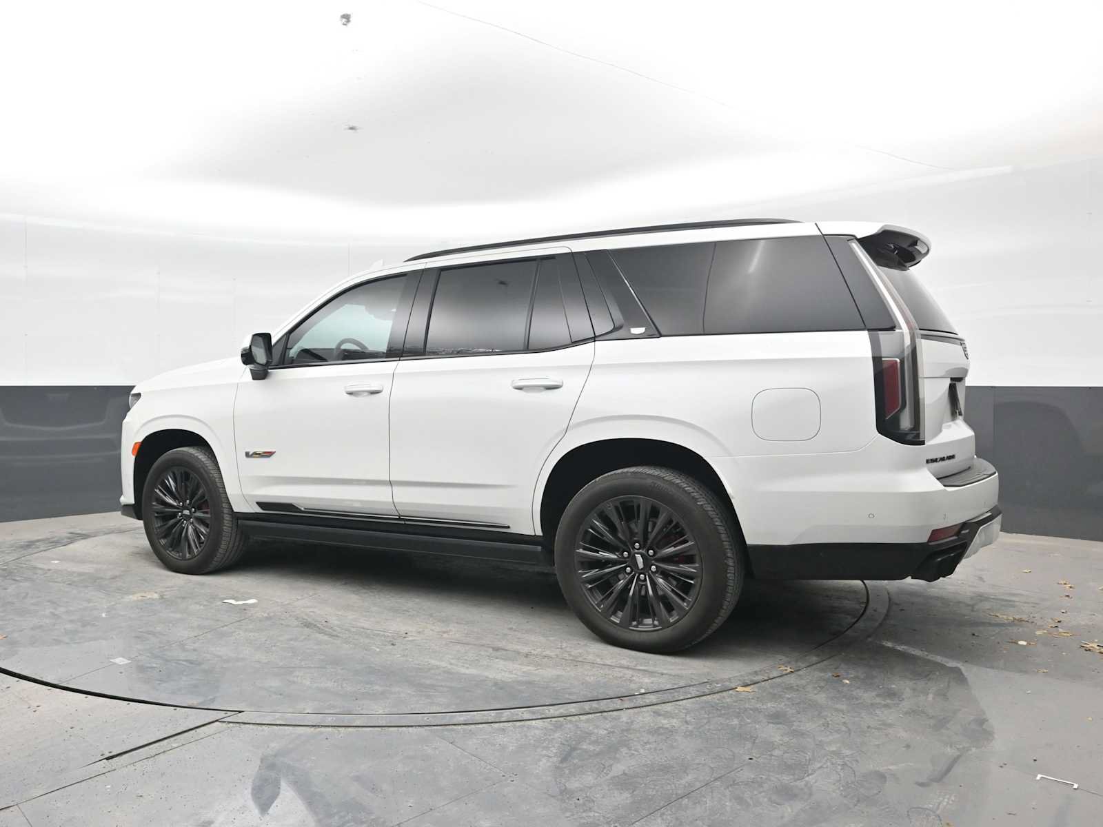 Used 2024 Cadillac Escalade V w/ LPO, ONYX Package AWD/4WD image 2