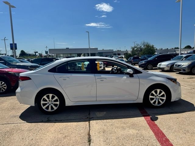 Used 2025 Toyota Corolla LE FWD image 4